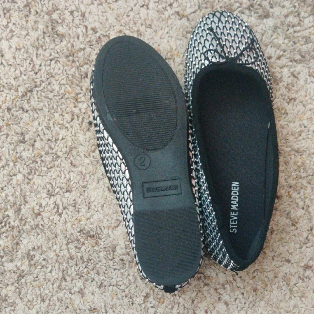 Steve Madden Monochrome Patterned Flats - Picture 2 of 3